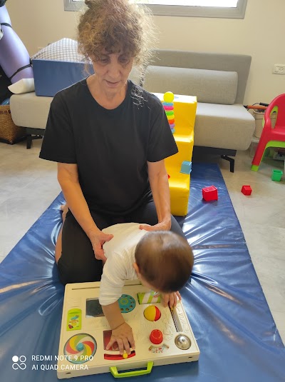 אליס זגורי - פיזיותרפיה התפתחותית וייעוץ שינה לתינוקות ולפעוטות