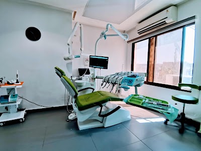 الدكتور احمد القضاه طب وتجميل الأسنان