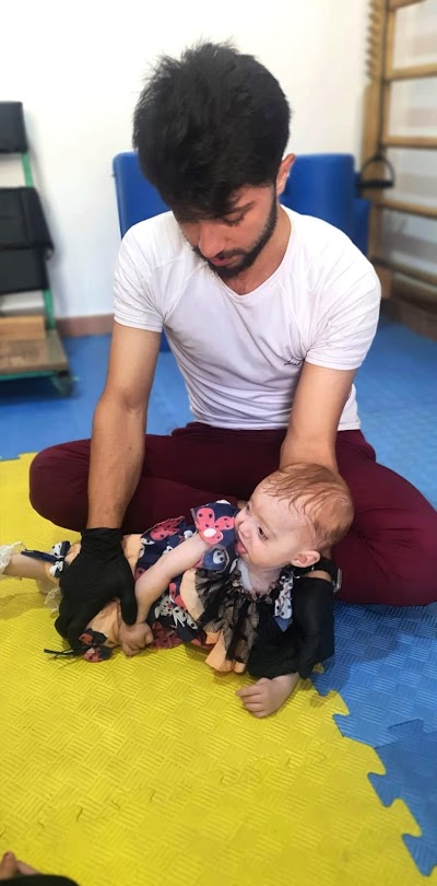 المعالج الفيزيائي مهند الخطاب