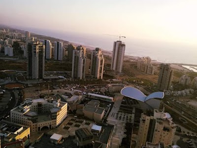 Ashdot Ya'akov Me'uhad/Center