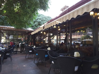 Bnachii Lake Restaurant