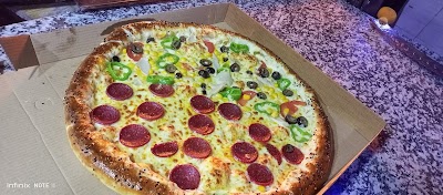 بيتزا وفطائر زيت وزعتر