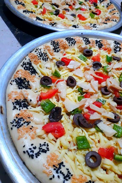 بيتزا ومعجنات البوابة