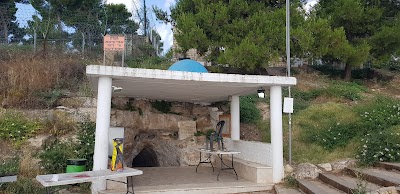 Dimey Meneharda Tomb