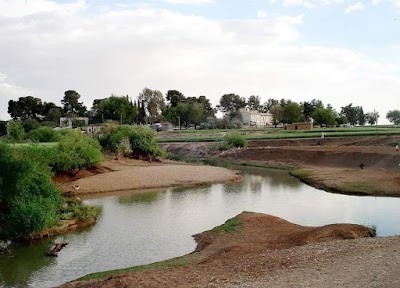 Esfer Nacar Resort, قصر أصفر ونجار