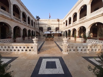 فندق الخدمات