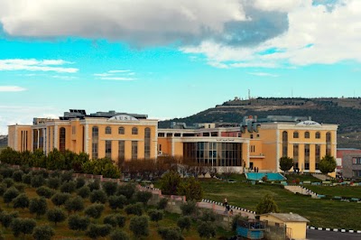 جامعة عمر و حسن الخاصة