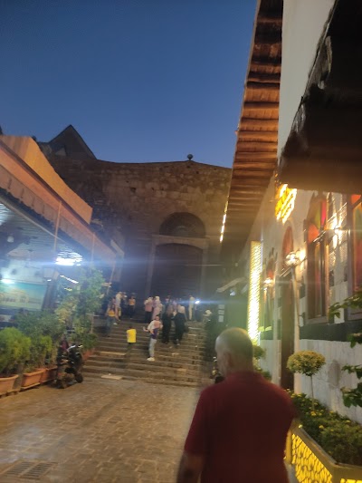 جامع المدرسة القمرية الكبرى( القطاط)