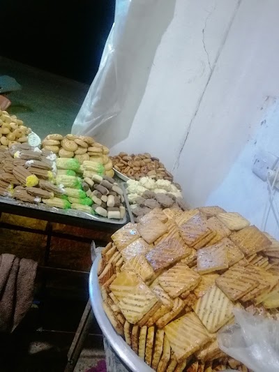 حلويات الشام بادارت ابو احمد وشريكه حسن