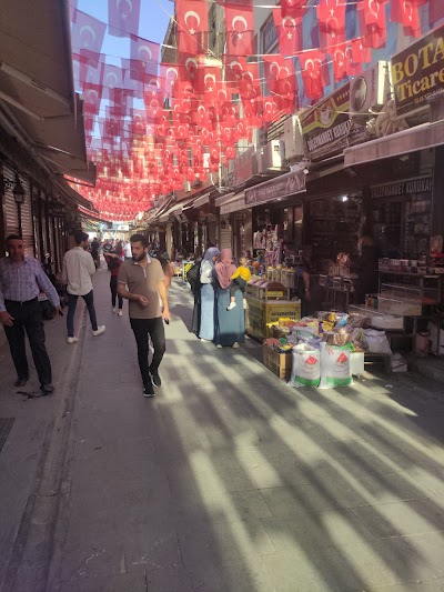 Kaçakçılar çarşısı