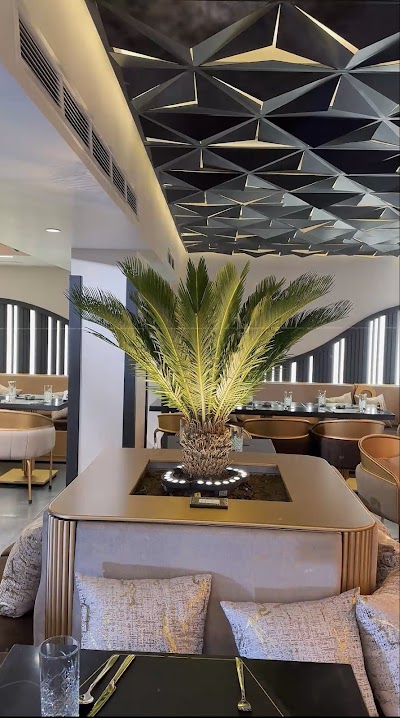 Lumiere Restaurant & Cafe