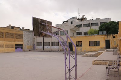 مدرسة الثورة النموذجية