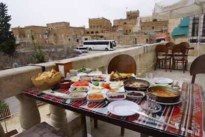 MİDYAT BEYAZ KONAK YÖRESEL SERPME KAHVALTI KAFE RESTORAN&TARİHİ KONAK