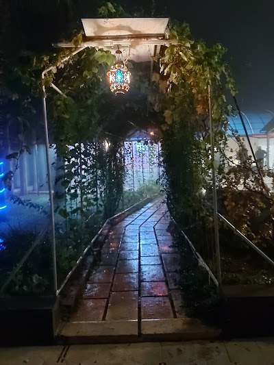 منتجع ومطعم طريق الحرير