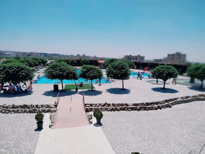 مسبح أمواج العائلي