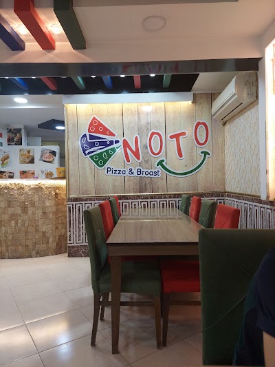 Noto, pizza & chickens,