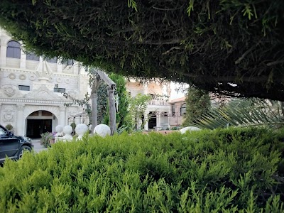 Qasr Al Omra hotel فندق قصر الامراء