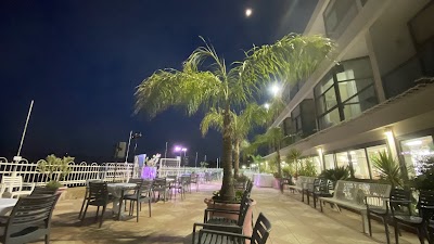 Ron Beach Hotel