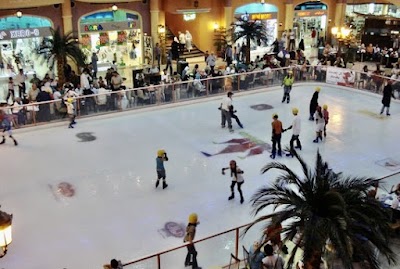 Ski Land mall