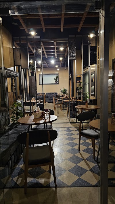 ستة و 18 كافيه