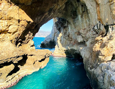 Üçağızlı Mağarası