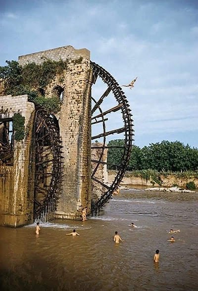 Waterwheel surprising