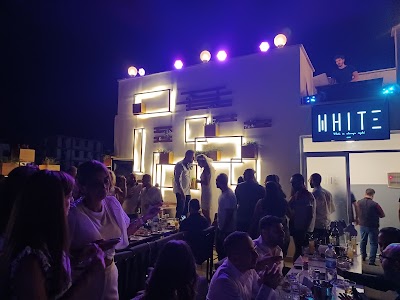 White bar
