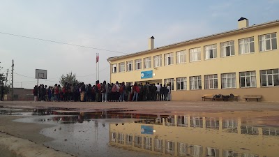 Yumurcak İlkokulu / Ortaokulu